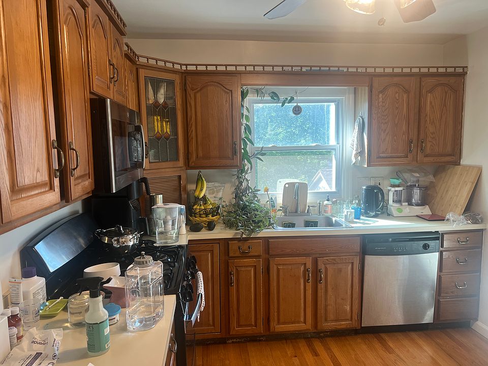 1st image of 218 Gordon Ave #1