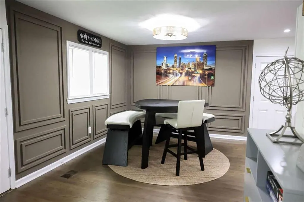 3 bed, 2.0 bath, 1283 sqft, $2,200 — Photo 3