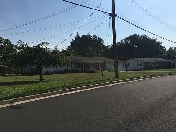 3rd image of 1596 Wisteria Ave
