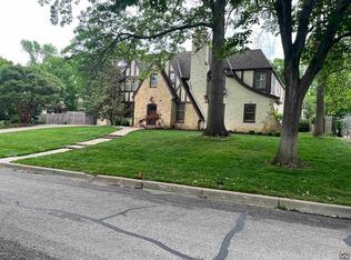 1514 SW Pembroke Ln, Topeka, KS 66604