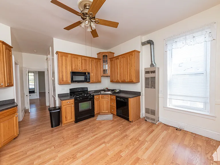 3300 N Racine Ave #3 — Photo 2