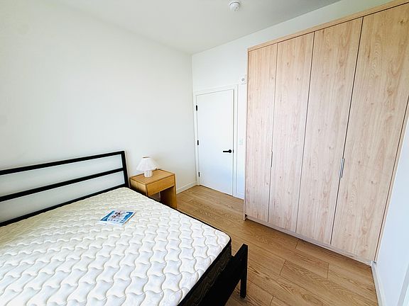 5th image of 5807 Lexington Ave