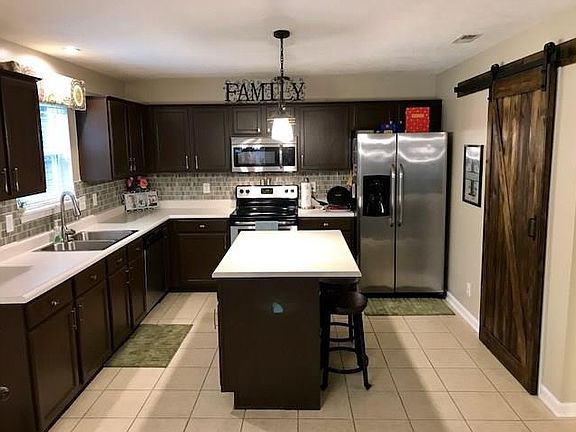 5th image of 13589 Sweet Briar Pkwy