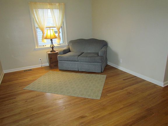 2nd image of 123 E Forest Ave