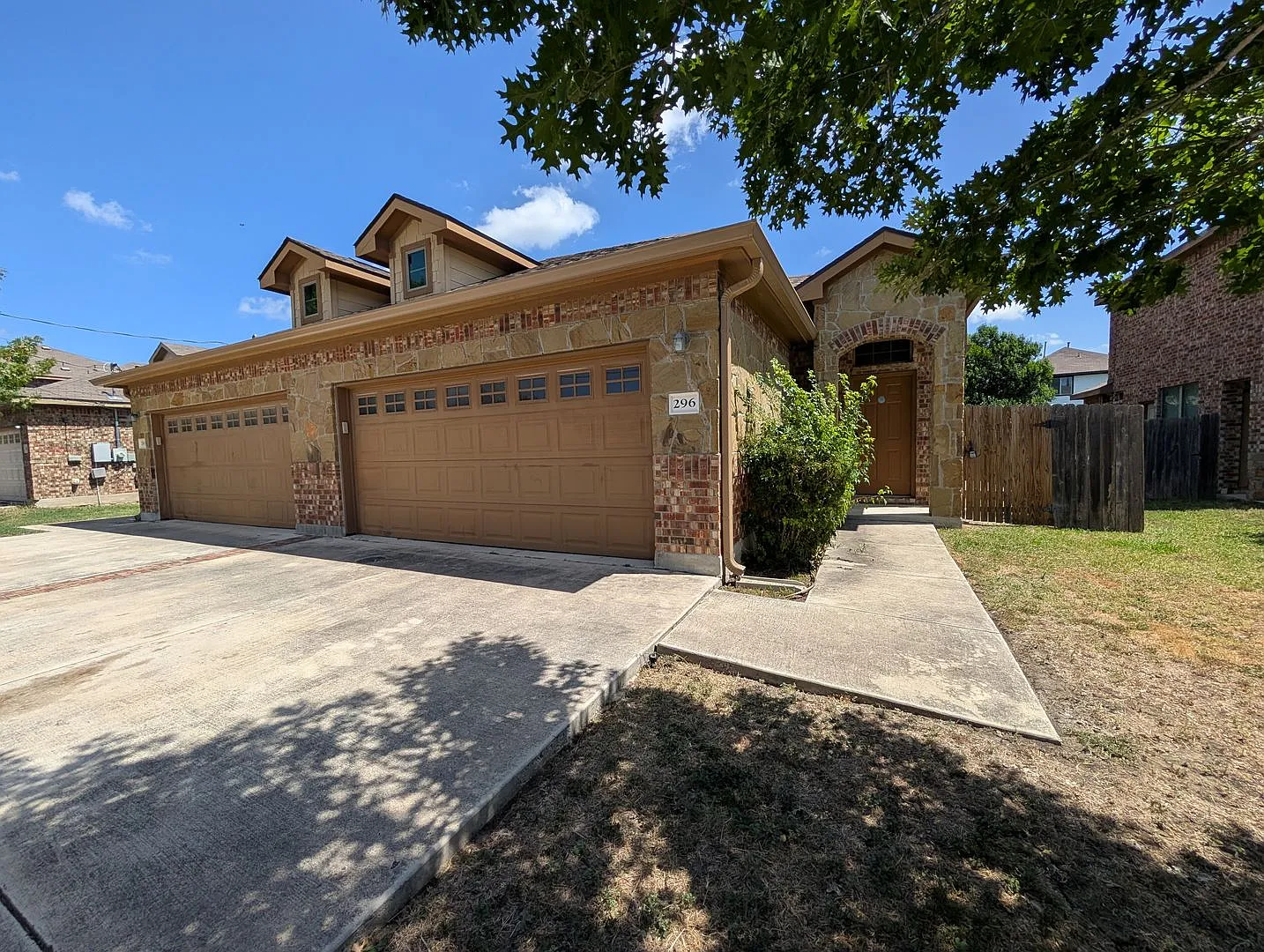 Close to Creekside Shopping & Restaurants /Fridge / Wood Like Tile & LVP - No Carpet / Fenced in ... — Photo 1