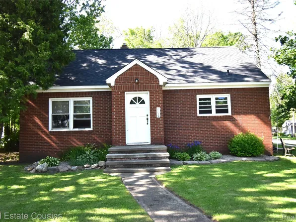 604 Maple St, Howell, MI 48843