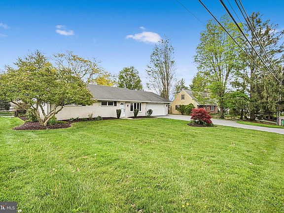 3rd image of 311 N Penryn Rd