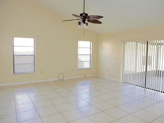 5th image of 898 Jamestown Dr