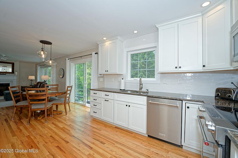 4th image of 42 Michelle Drive