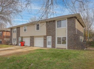 928 SW Kings Cross Rd, Blue Springs, MO 64014