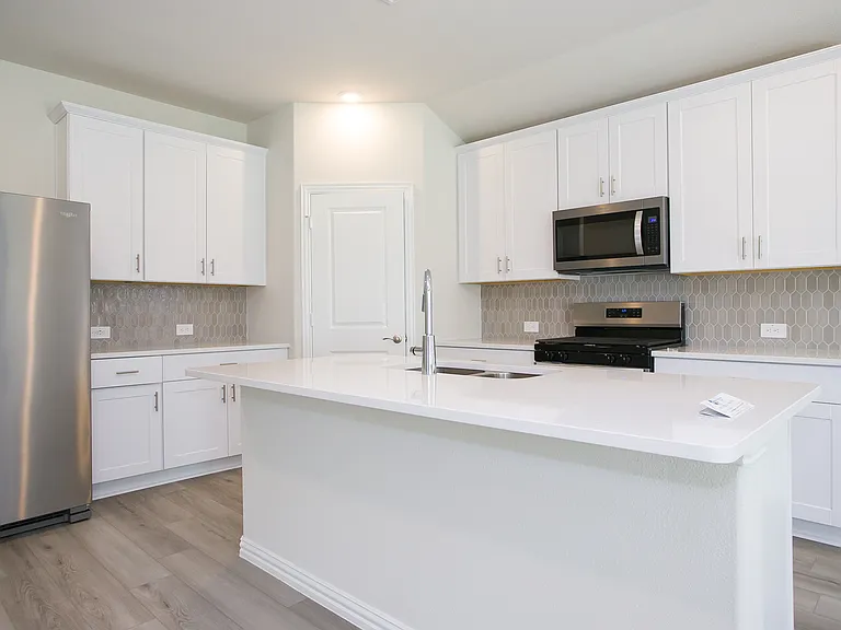 404 Castle Rd — Photo 6