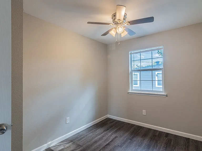 3102 Wentworth St #4 — Photo 9