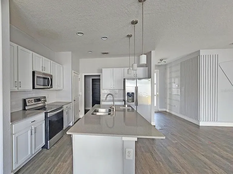 880 Colville Dr — Photo 6