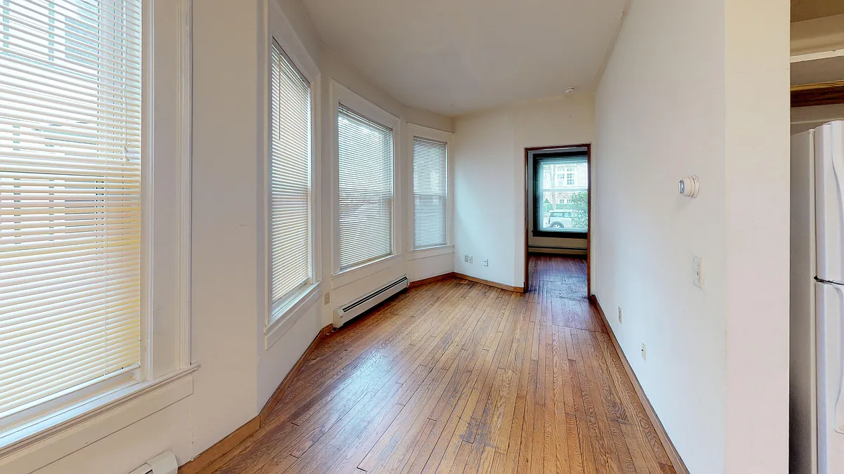 Building Photo - 10 Langdon St #A