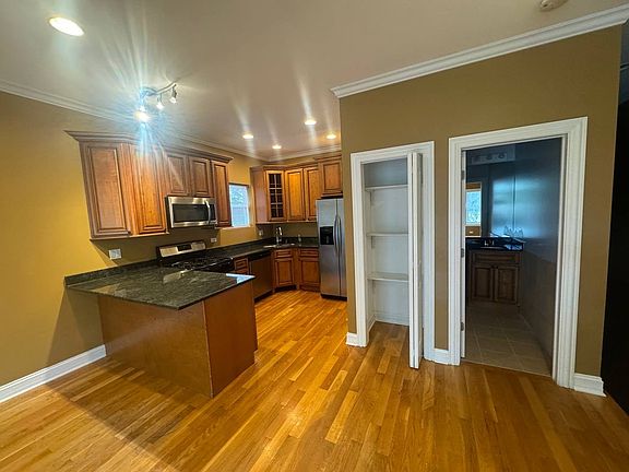 3rd image of 6229 N Richmond St APT 2N