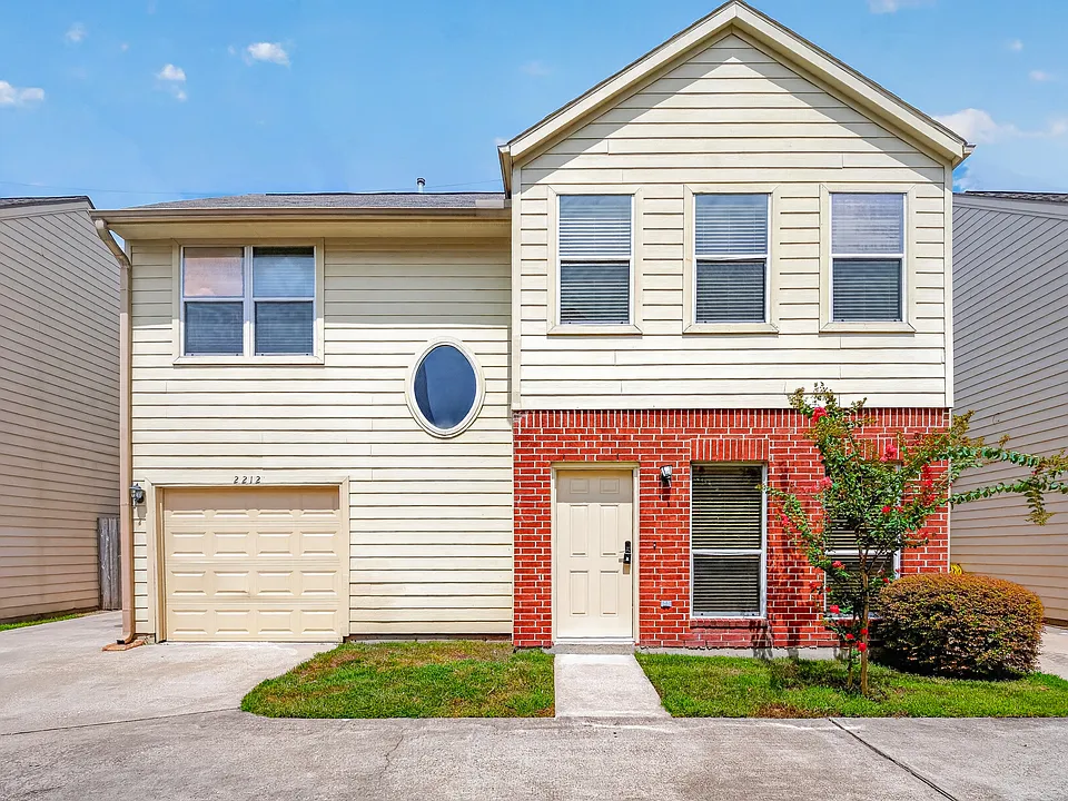 2212 Naomi St