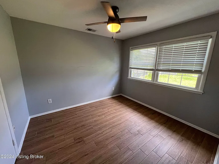 2307 Medford Ln — Photo 14