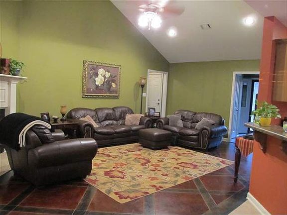 5th image of 3809 Charleston Dr