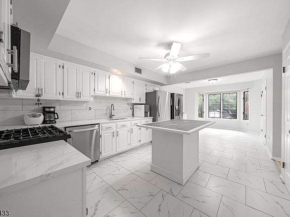5th image of 35 Mulford Dr