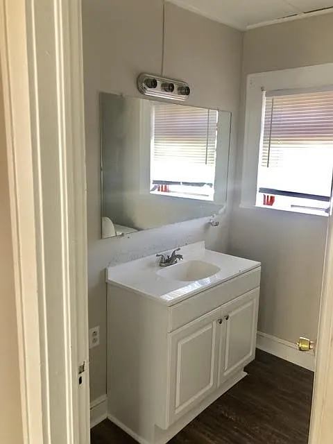 1204 S Hydraulic Ave — Photo 3