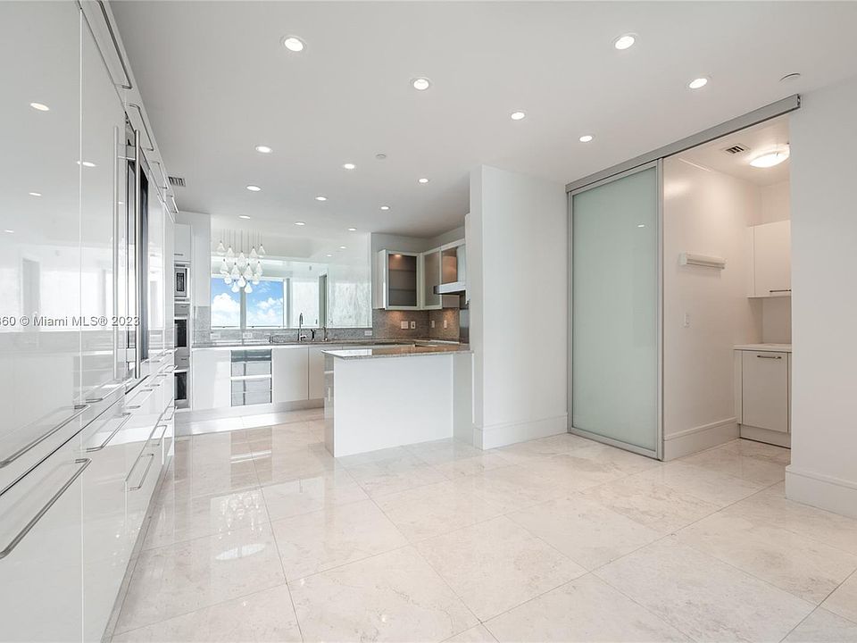1st image of 2627 Bayshore Dr #2703