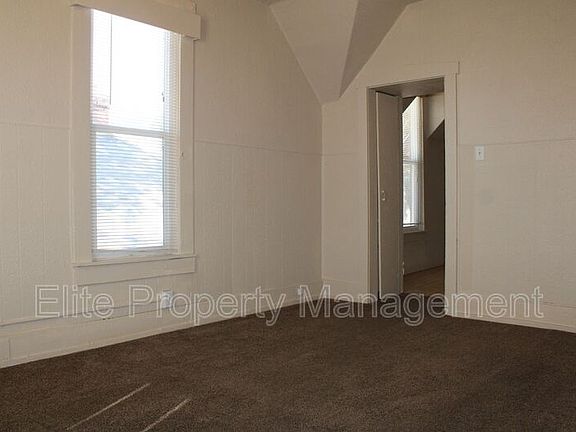 3rd image of 819 E 10th St Unit B