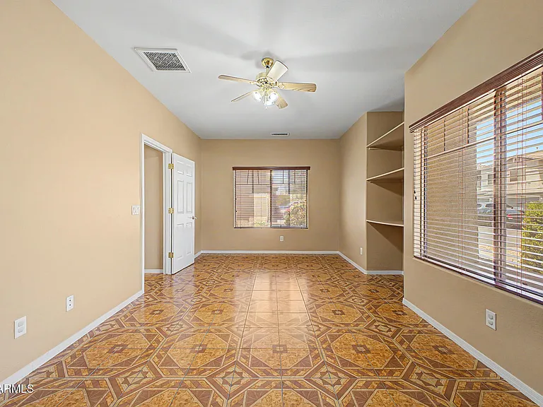 5329 W La Salle St — Photo 35
