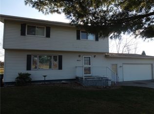 2415 Kenway Blvd SW, Cedar Rapids, IA 52404