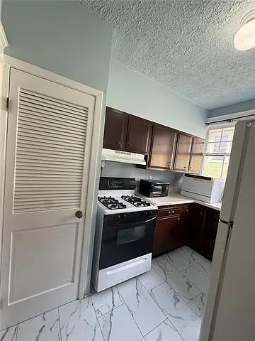2432 Broadway St #C — Photo 8
