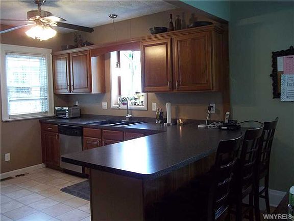 5th image of 4021 Washington St
