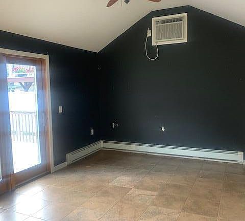 2nd image of 588 Hunter Ave