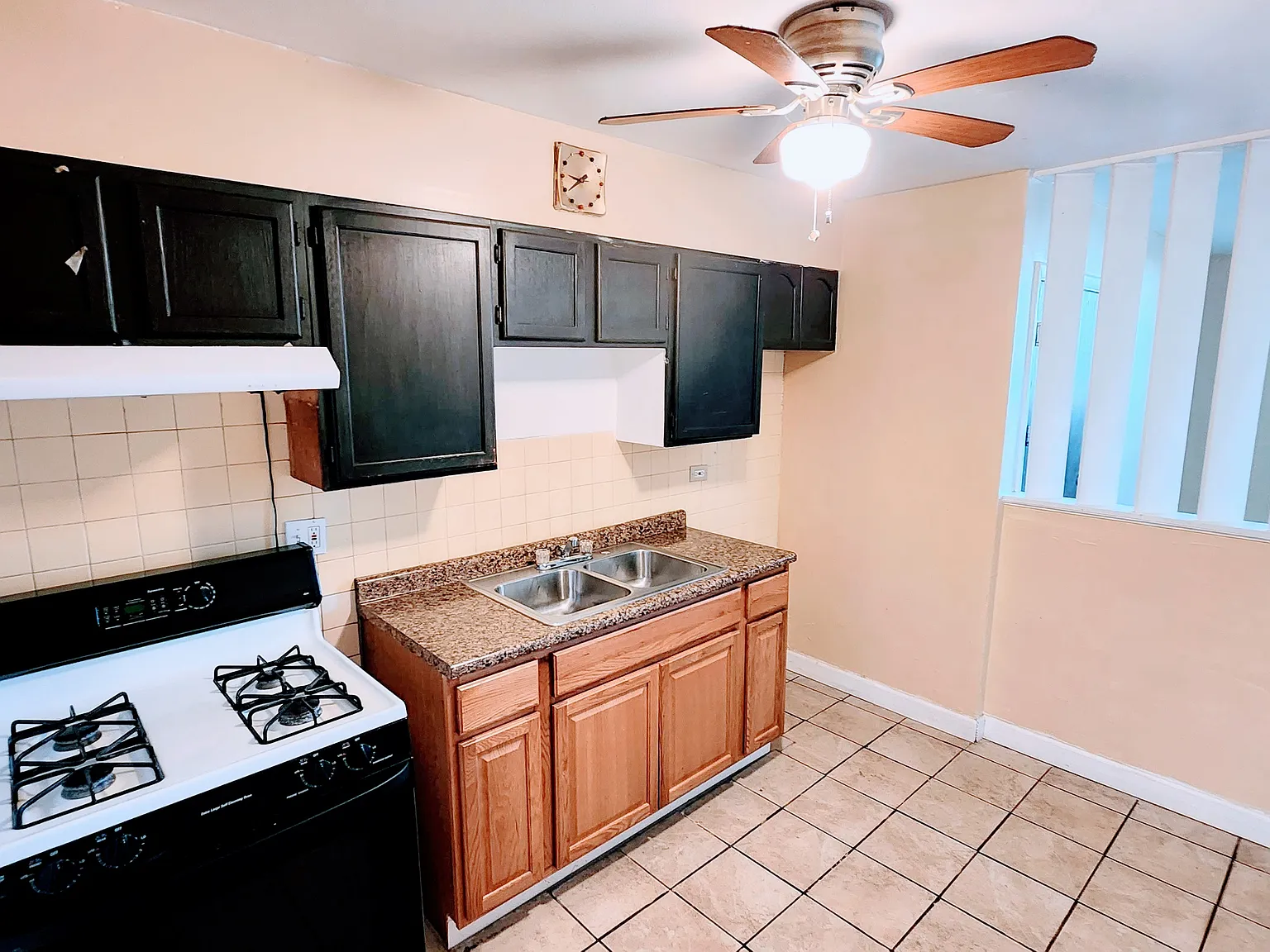 2 bed, 950 sqft, $1,400 — Photo 3