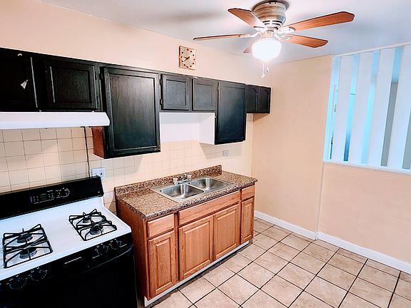 3rd image of 2100 Williamsburg Dr