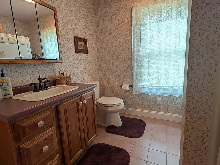 10 Shore Rd — Photo 11
