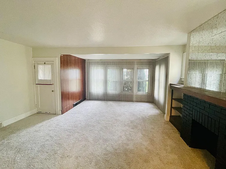 1116 Parkside Ave — Photo 3