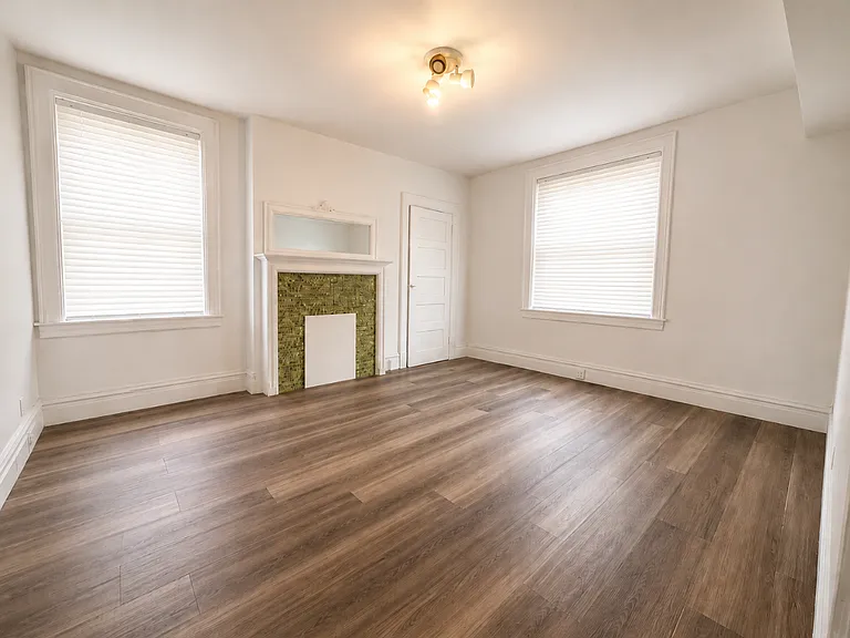 4821 Centre Avenue — Photo 9