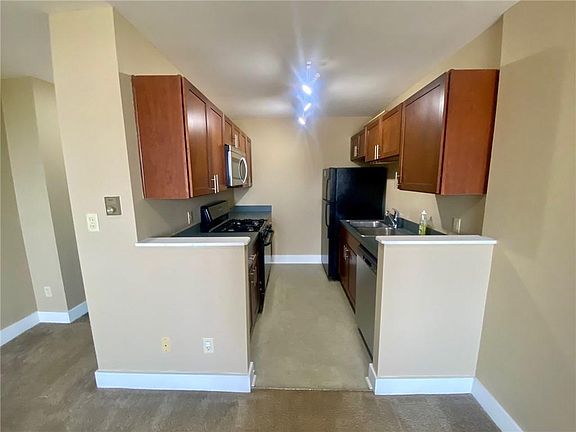 5th image of 600 E 8th St APT 11Q