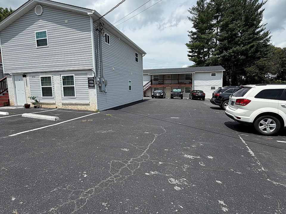 1st image of 2712 W Walnut St #2