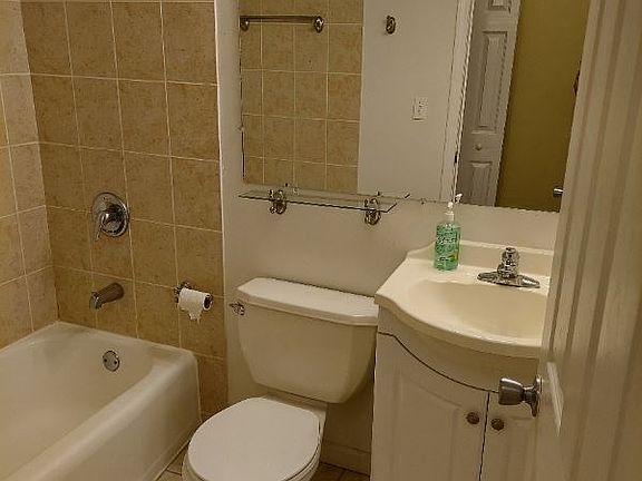 4th image of 5953 N Kenmore Ave APT 303