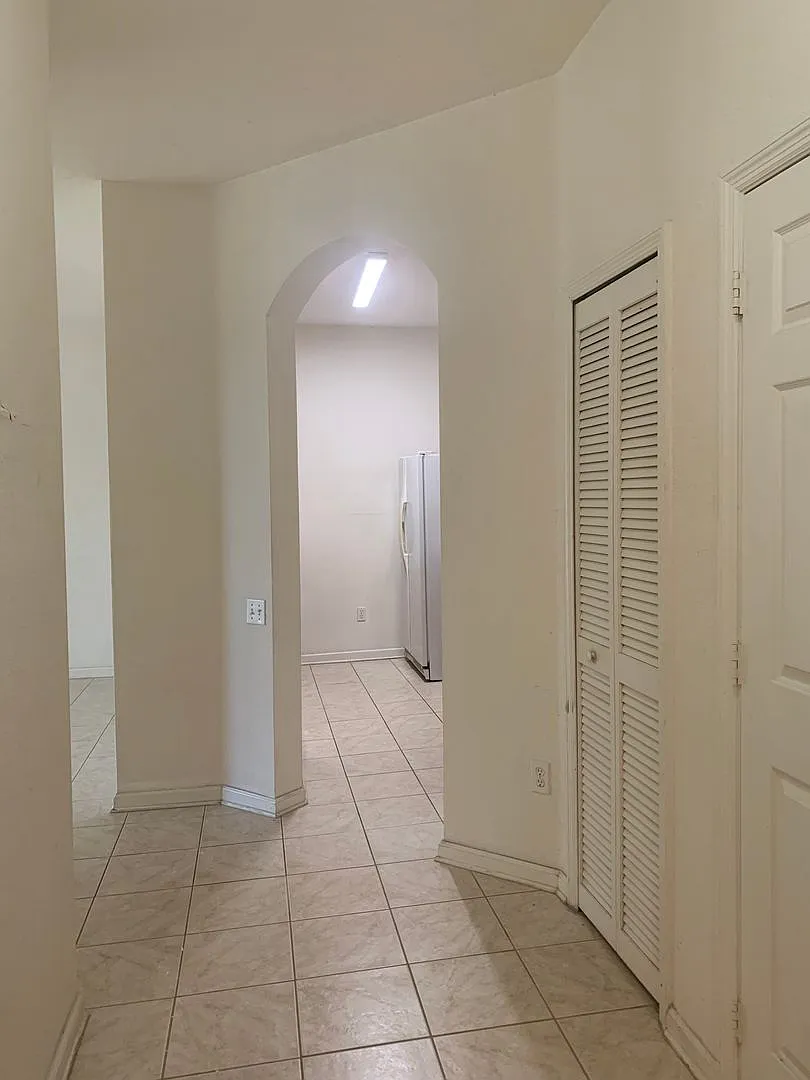 Lovely 3 Bedroom 2 Bath Condo — Photo 2