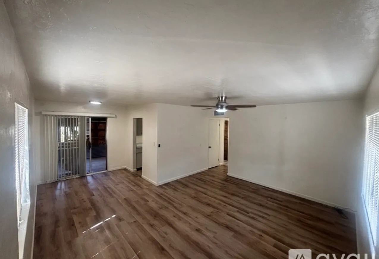 3 bed, 1000 sqft, $1,500 — Photo 1