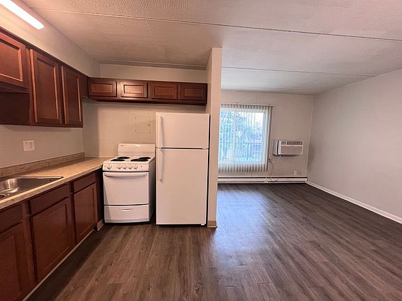 3rd image of 536 Cedar St NE APT 3
