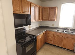 901 N 6th St, Grand Forks, ND 58203