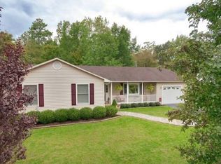 33 Sugarcamp Ln, Stuarts Draft, VA 24477