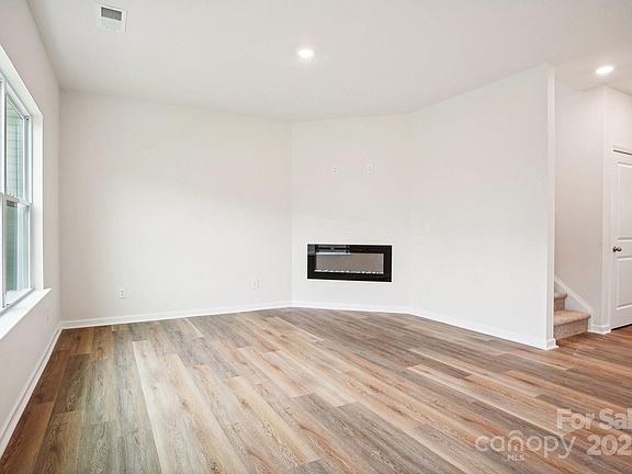 5th image of 8059 Plymouth Dr