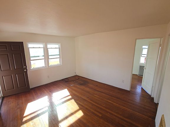 4th image of 2412 E St #24145