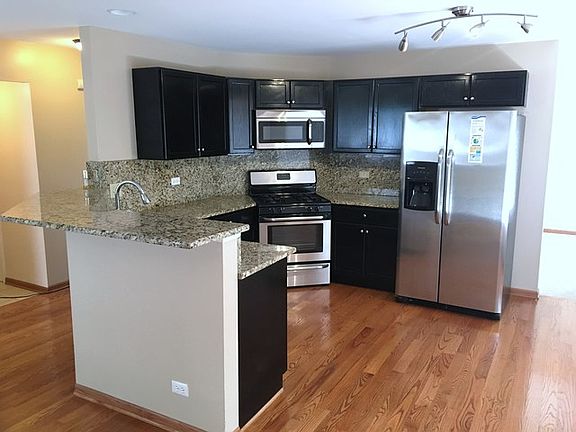 3rd image of 1033 N Camden Ln