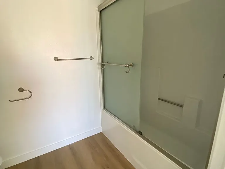 Pico-Wellesley apartments — Photo 15