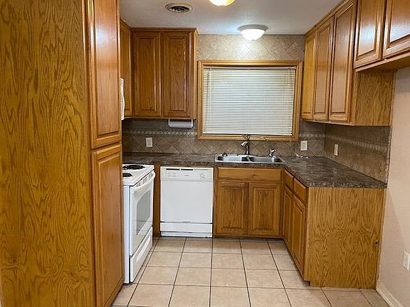 2nd image of 920 Carolina Dr