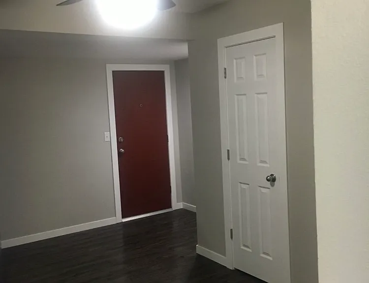 1215 Sylvan St #11 — Photo 9